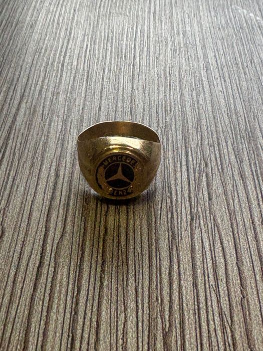 Златен мъжки пръстен