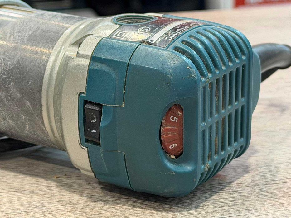 Makita RT0700C – Професионална оберфреза / ръчен рутер 710W