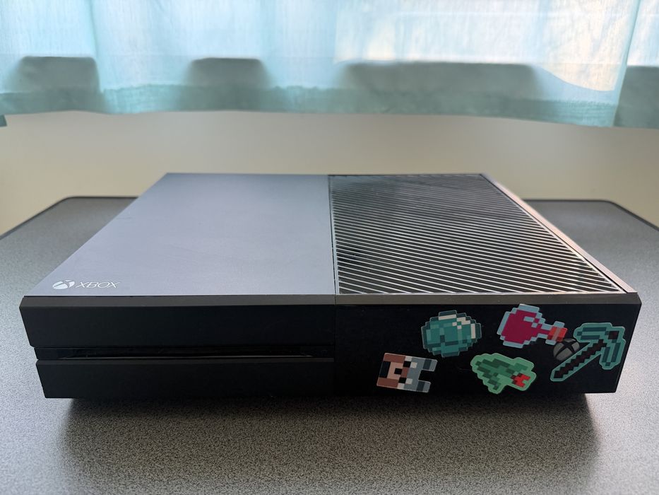 XBOX ONE 1TB + 6 jocuri si maneta