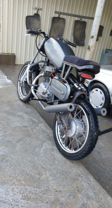 Moto cafe racer aybi yoq narxi 3 yarm milion  kami bor spartvni ql