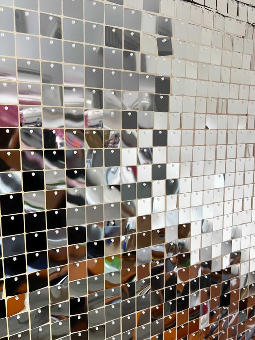 Декоративна стена от ПАЙЕТИ