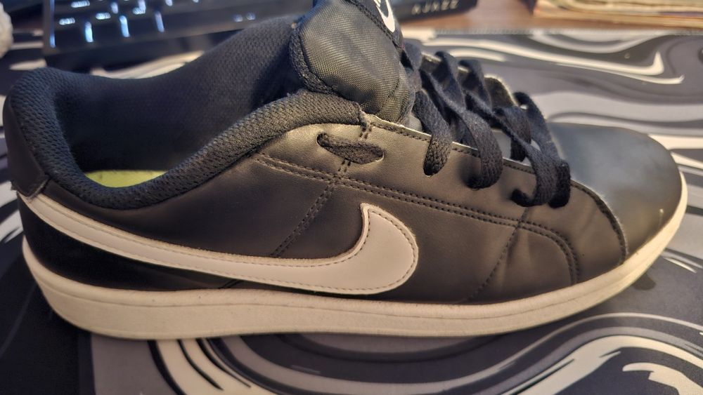 Adidasi nike negri