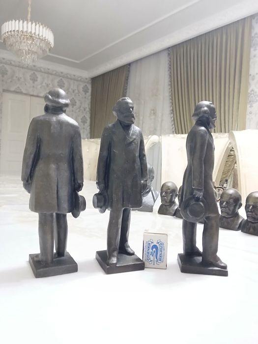 Металический бронзвий Бюст Карил макс