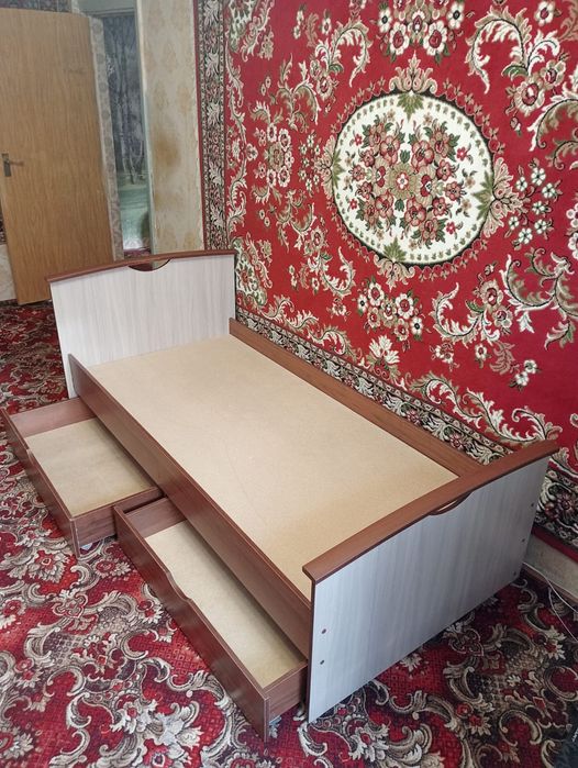 Продам кровать без матраса