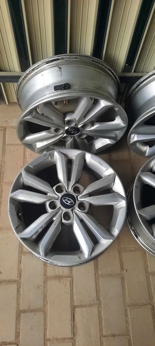 Комплект дисков на Хюндай.