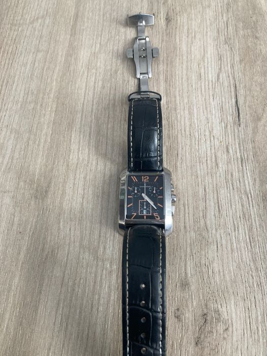 Candino- кварцов часовник