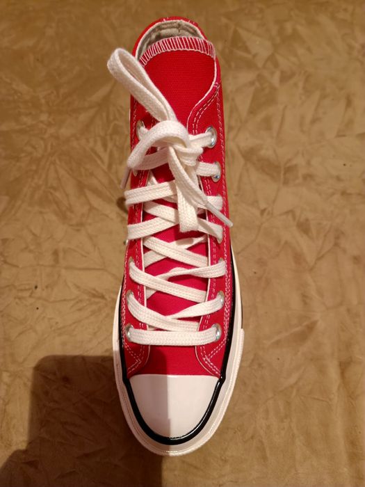 Продам конверсы новые