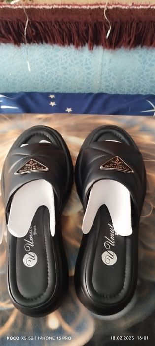 Летние кожаные шлепки