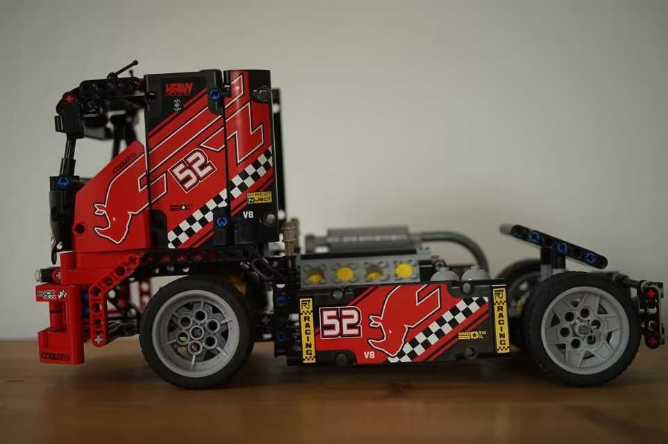 Lego Tehnic 8041: Race Truck