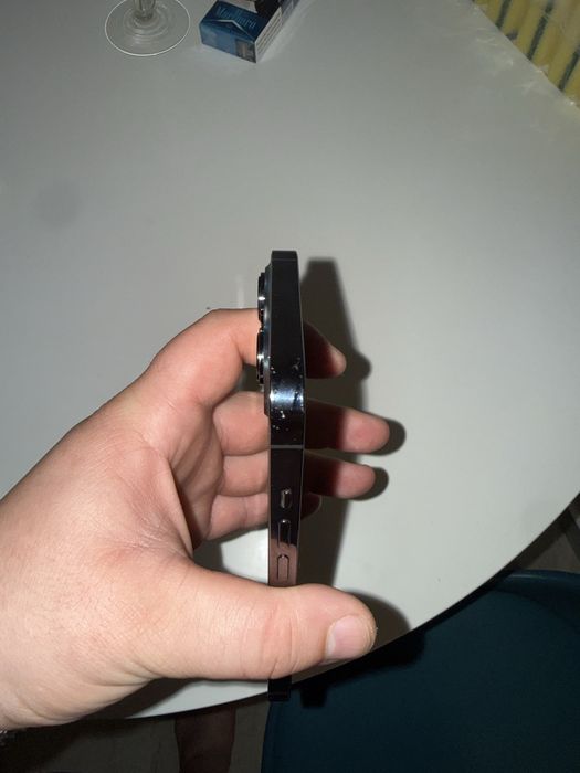 Vând iphone 13 pro