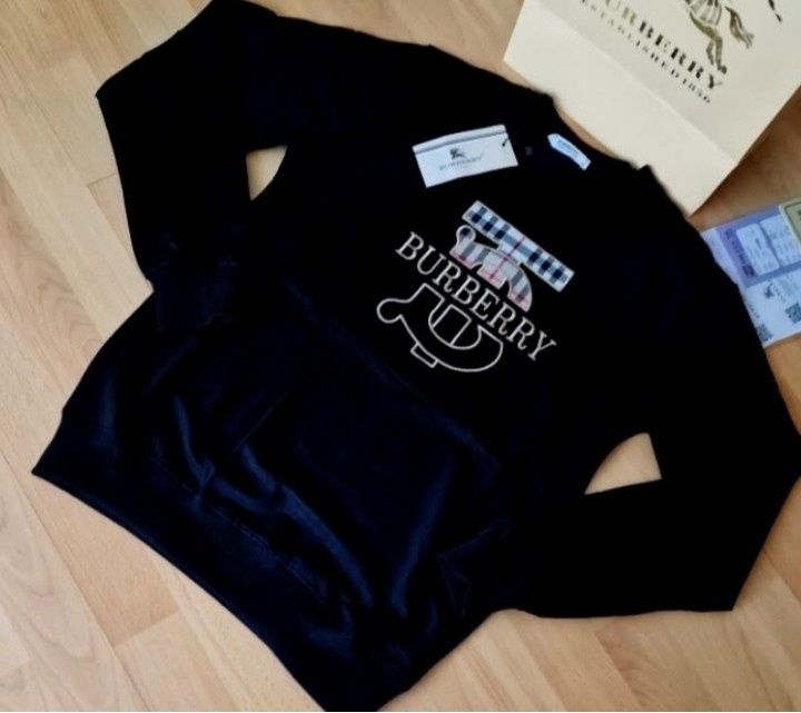 Bluza Burbbery negru intens,logo brodat, diverse nuante