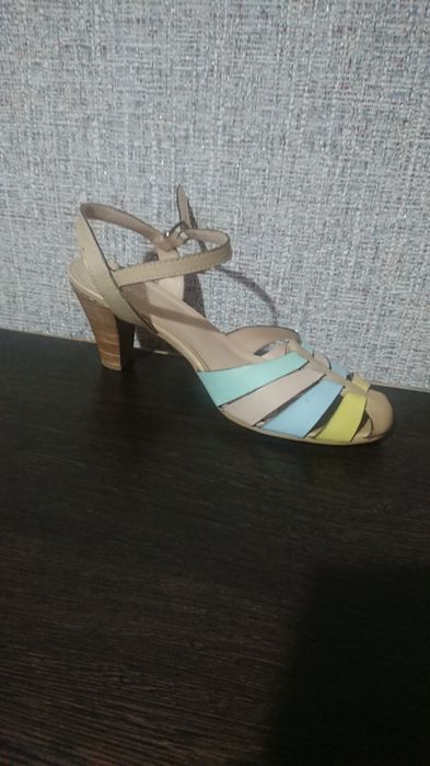 Босоножки женские