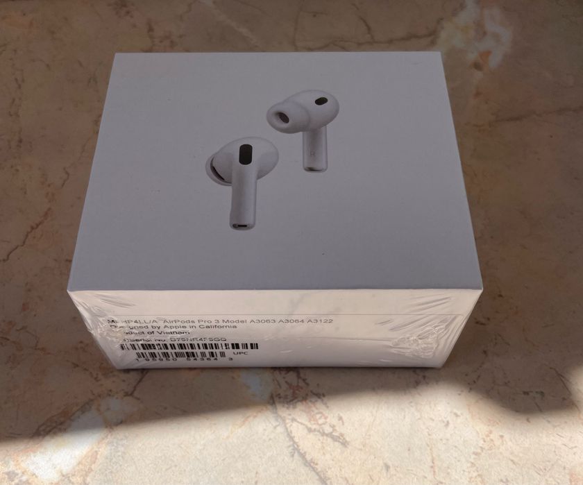 ПРОДАВАМ неотваряни Airpods pro 3