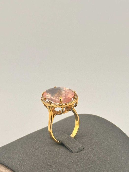 Кольцо с розовым кварцем и бриллиантами