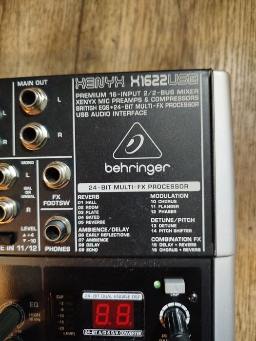 Микшерный пульт Behringer