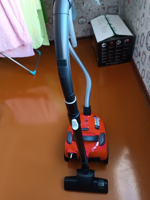 Продам пылесос altel 1600 W