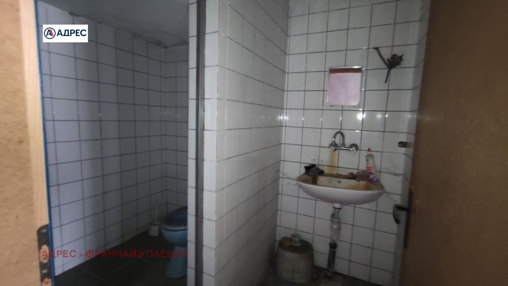 Склад в Плевен-Индустриална зона площ 1400 цена 500000