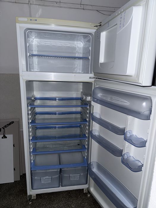 Vand Frigider indesit folosit