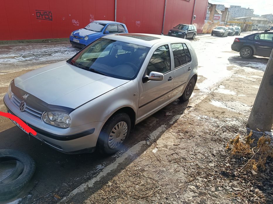 Vând golf 4 benzina