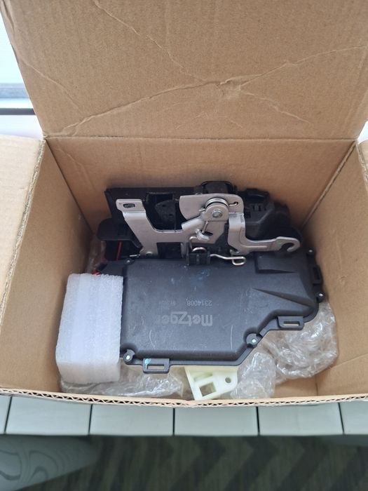 Incuietoare NOUA Metzger,  usa dreapta spate  VW Polo