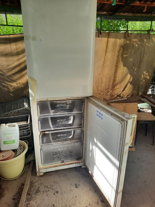 Холодильник  Бирюза 2- х метровый.