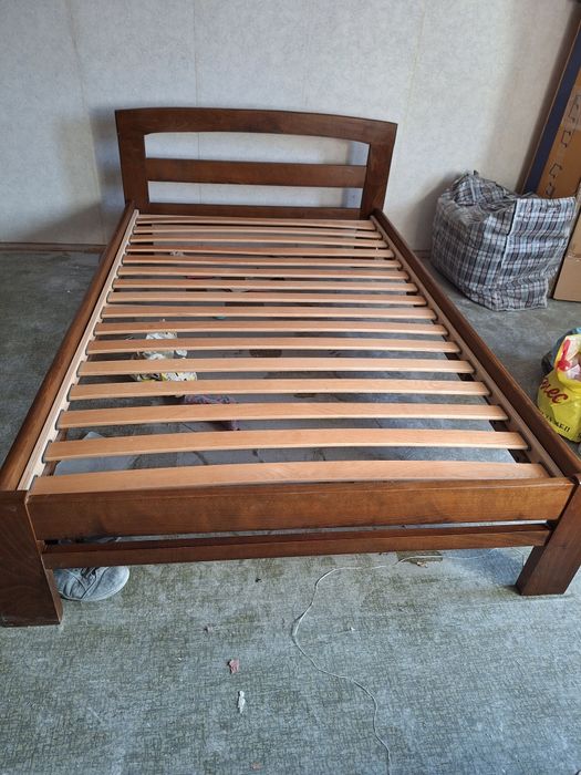 Легло от масив с подматрачна рамка