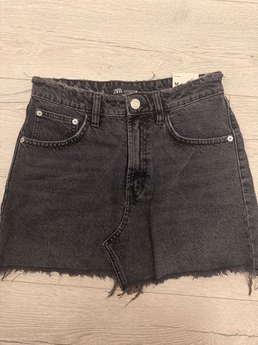 Нова пола от  ZARA  отговаря на S