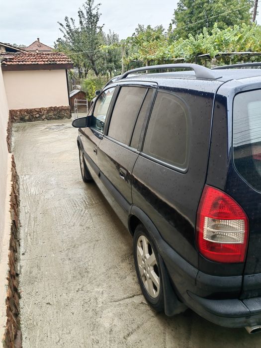 Продавам Opel Zafira