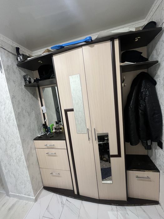 Продам прихожку срочно