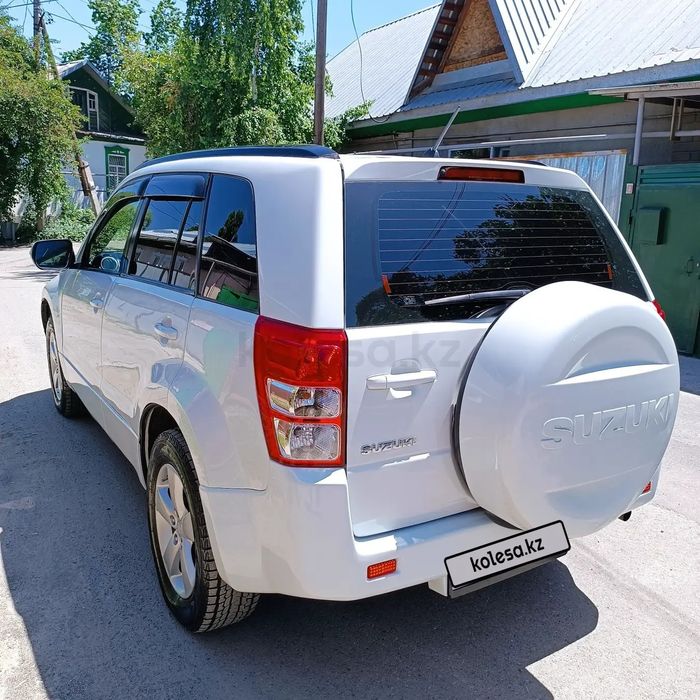 Продам  Suzuki Grand Vitara 2010