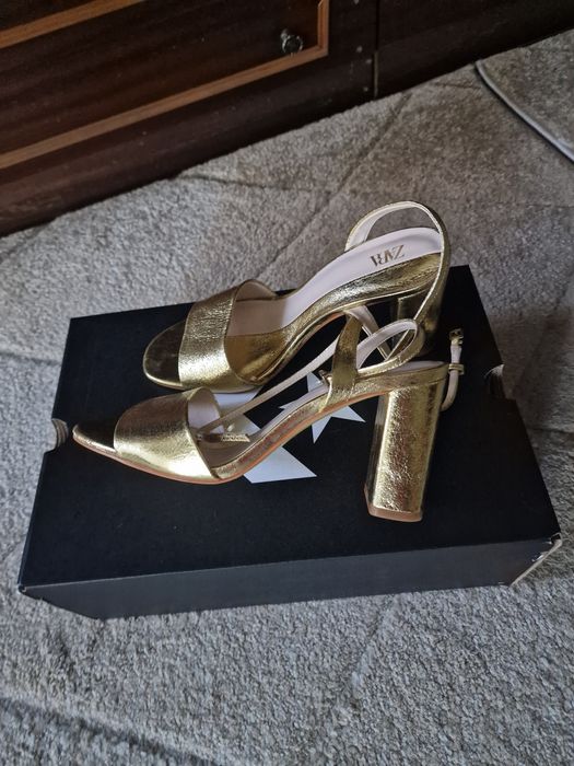 Елегантни обувки на фирма ZARA