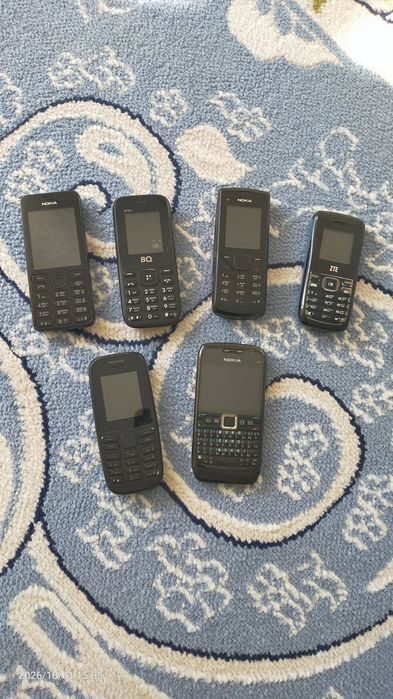 Сотовые телефоны.