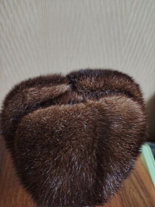 Продам б/у  шапку норковую формовку. Размер 58.