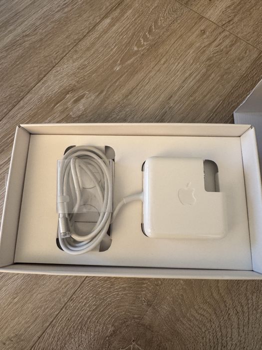 Apple 45W MagSafe 2 адаптер – неизползван