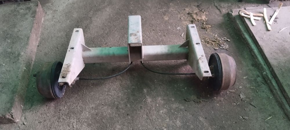 Axa remorca sau platforma