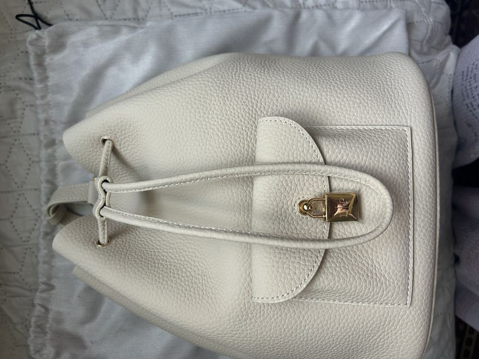 Loro Piana Extra drawstring backpack в light mastic цвят