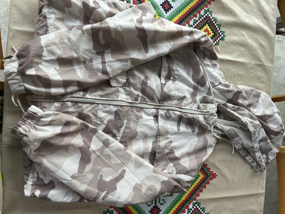 Vând geaca scurta camuflaj femei