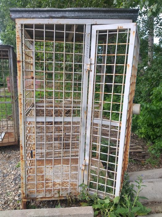 Металлическая клетка