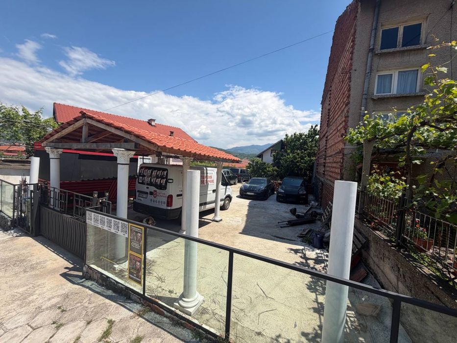 Продава се парцел с къща в гр. Симитли – 360 кв.м