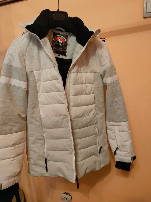 Vând geaca ellesse