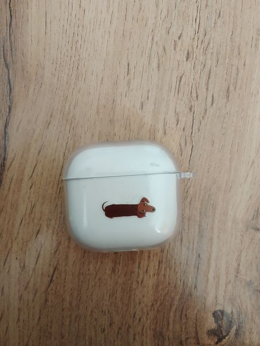 Продам наушники AirPods 4