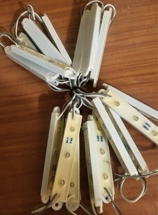 Продавам LED  ленти, LED лунички, LED крушки и LED  модули