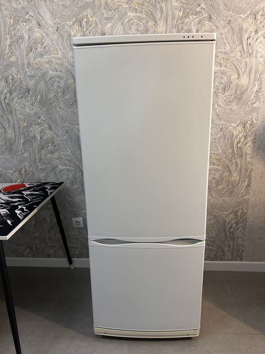 Холодильник рабочий, хорошее состояние