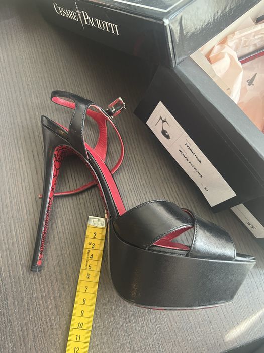 Обивки с висок ток Cesare Pachoti