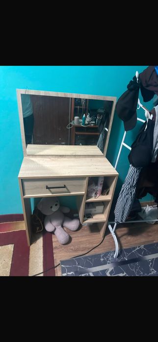 Продам косметический столик