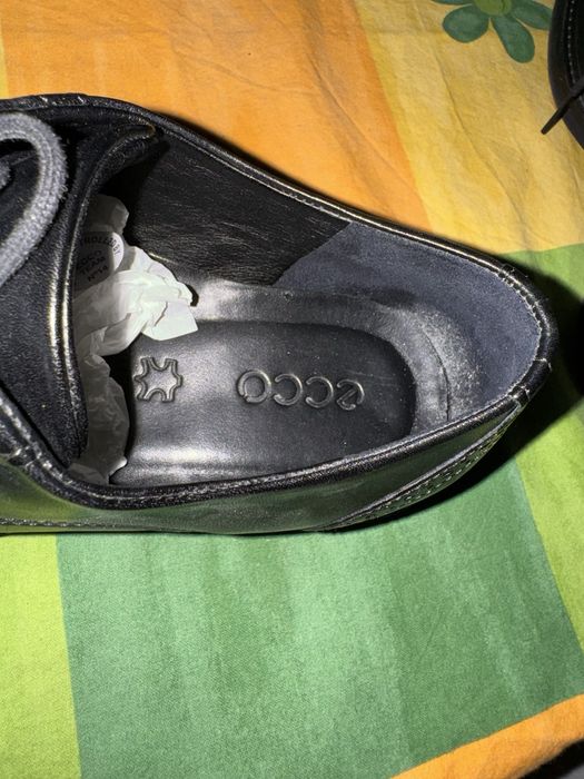 Ecco pantofi dama piele marime 38 in stare buna ,cu cutie