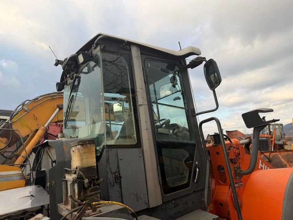 Cabina incarcator frontal Hitachi ZW180