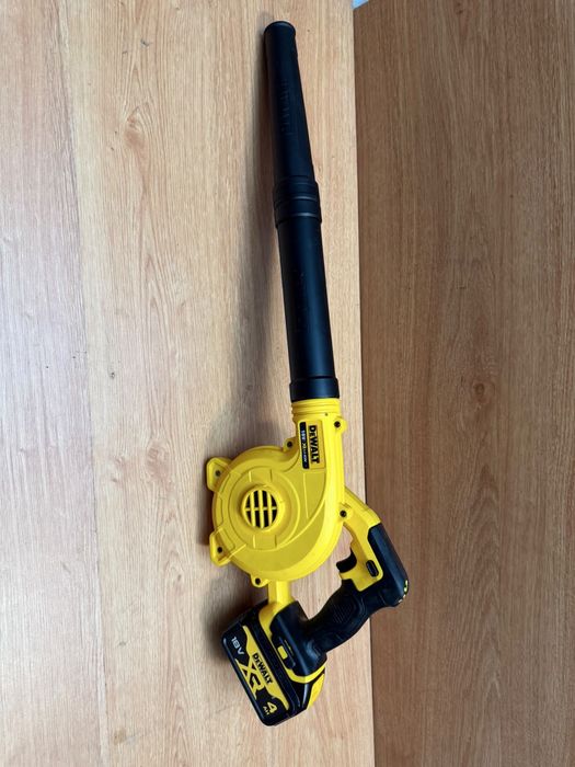Suflanta Dewalt DCV100