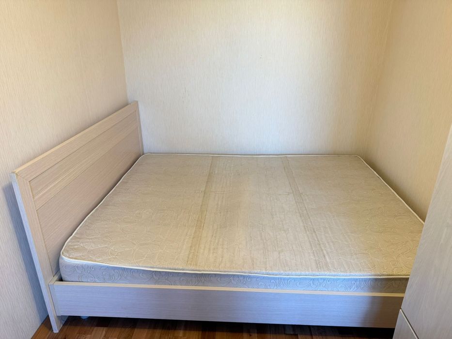 Продаётся 2х спальная кровать