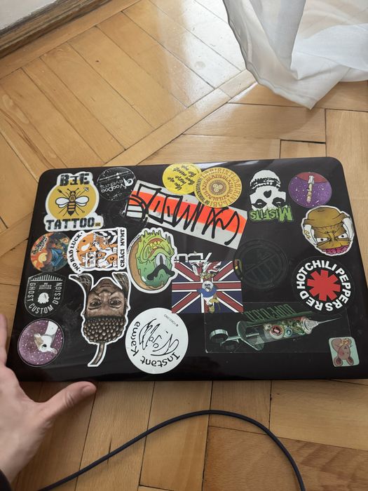 Laptop Asus x556u cu Windows 8